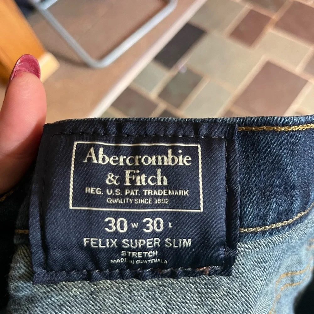 Abercrombie & Fitch Dark Wash Jeans 30x30 - Picture 3 of 5